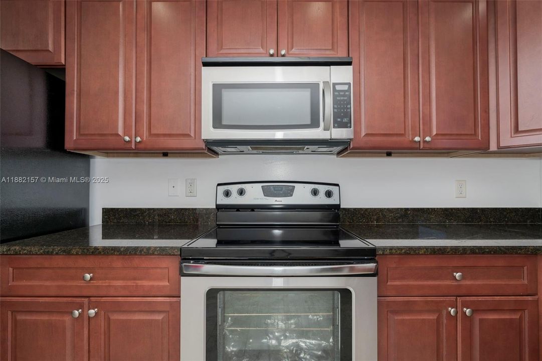 На продажу: $399,900 (2 спален, 2 ванн, 1440 Квадратных фут)