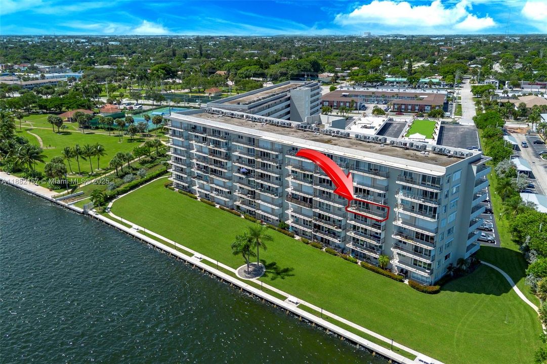 На продажу: $399,900 (2 спален, 2 ванн, 1440 Квадратных фут)