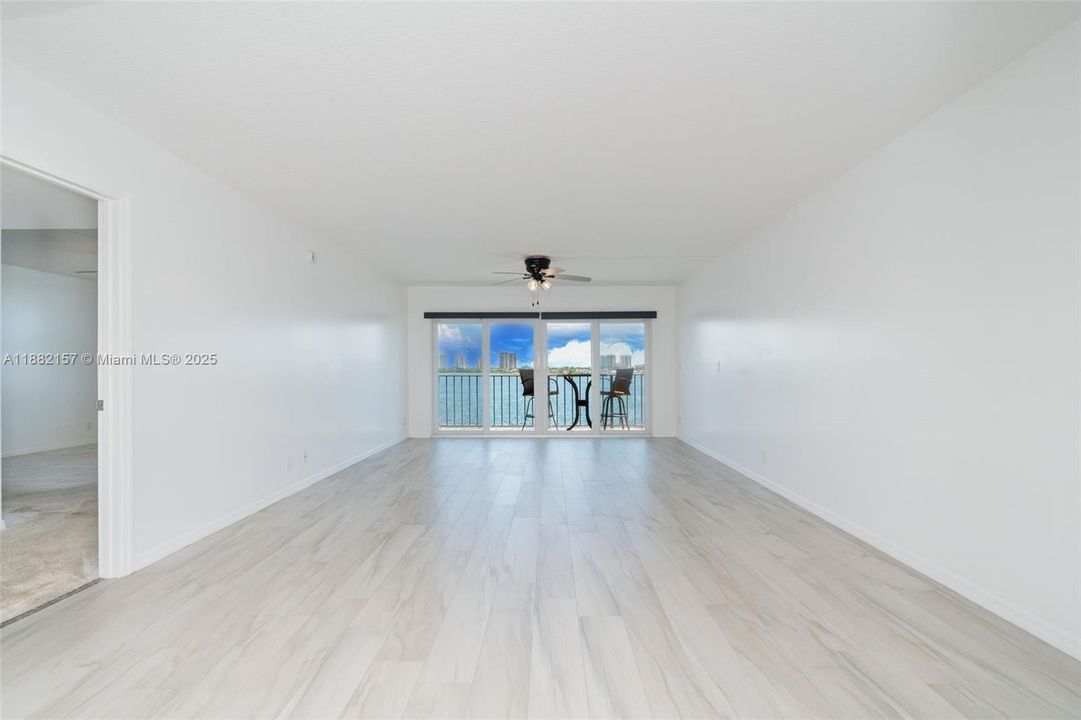 На продажу: $399,900 (2 спален, 2 ванн, 1440 Квадратных фут)