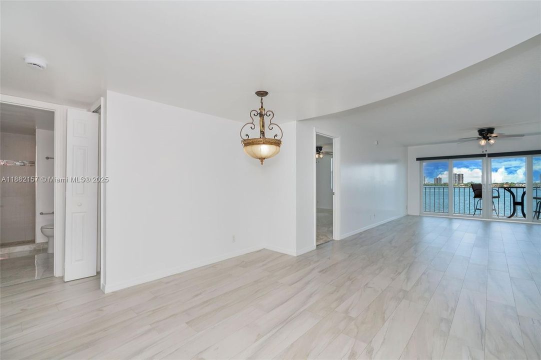 На продажу: $399,900 (2 спален, 2 ванн, 1440 Квадратных фут)