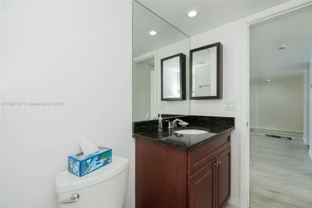 На продажу: $399,900 (2 спален, 2 ванн, 1440 Квадратных фут)