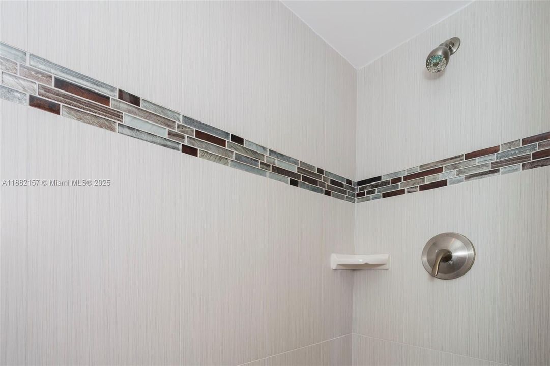 На продажу: $399,900 (2 спален, 2 ванн, 1440 Квадратных фут)