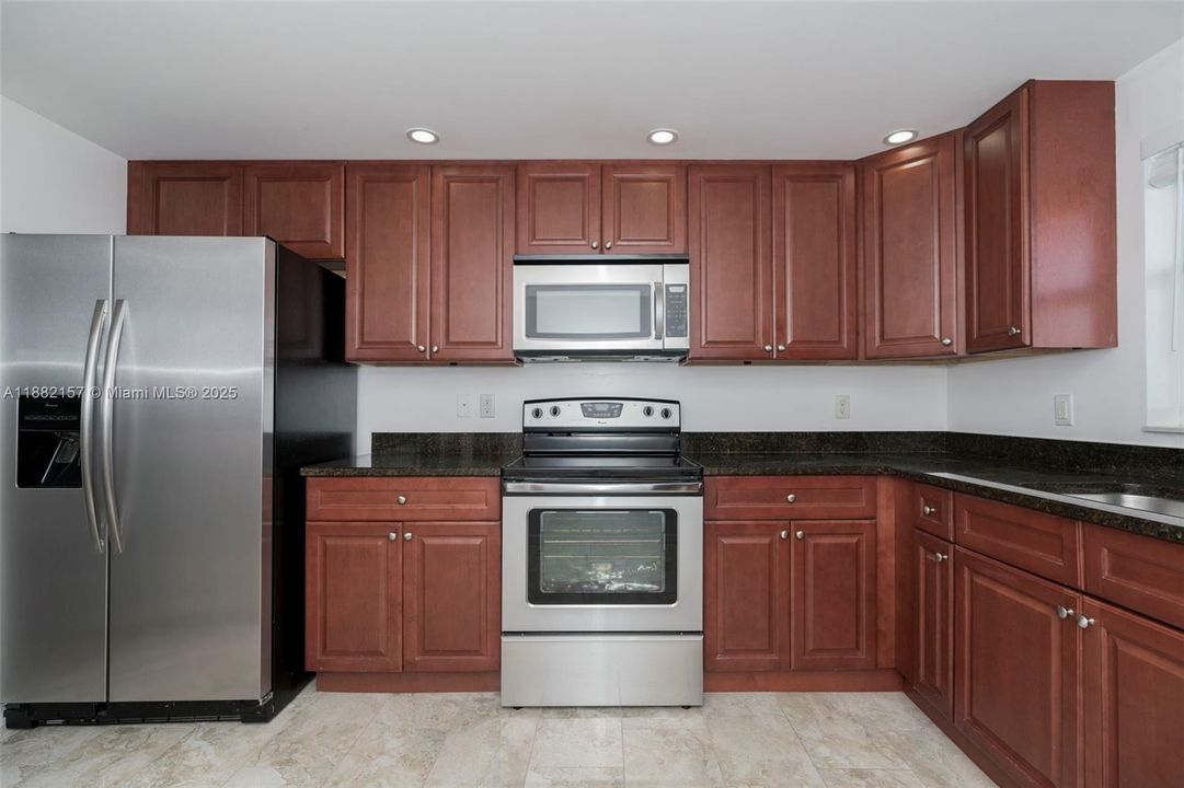 На продажу: $399,900 (2 спален, 2 ванн, 1440 Квадратных фут)