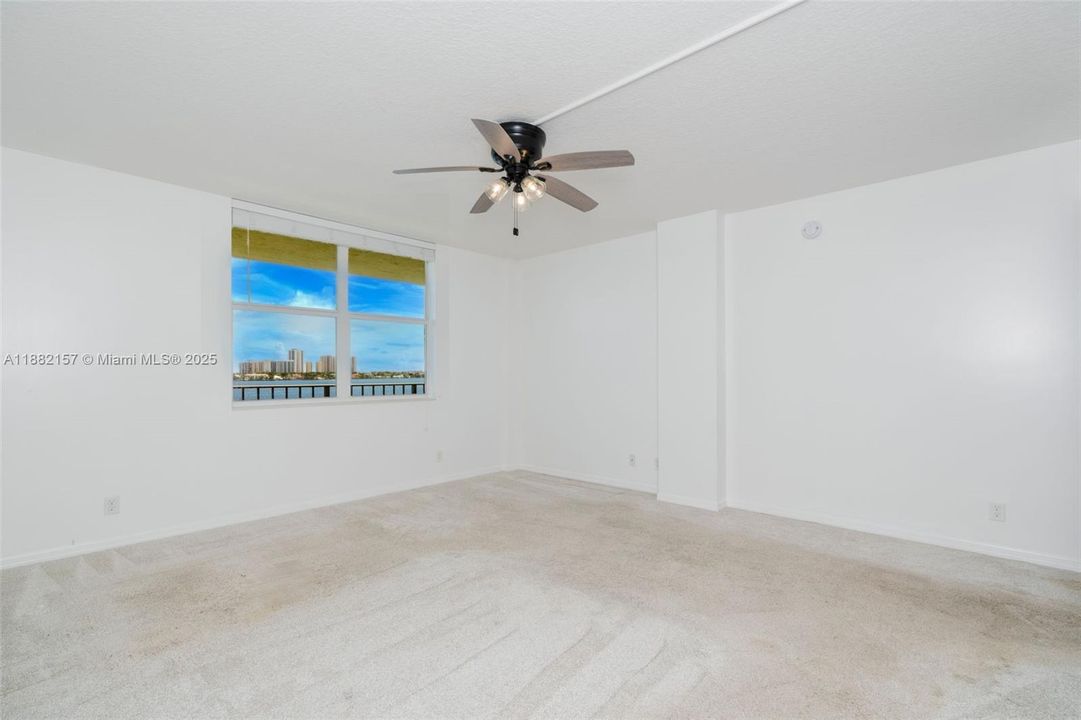 На продажу: $399,900 (2 спален, 2 ванн, 1440 Квадратных фут)