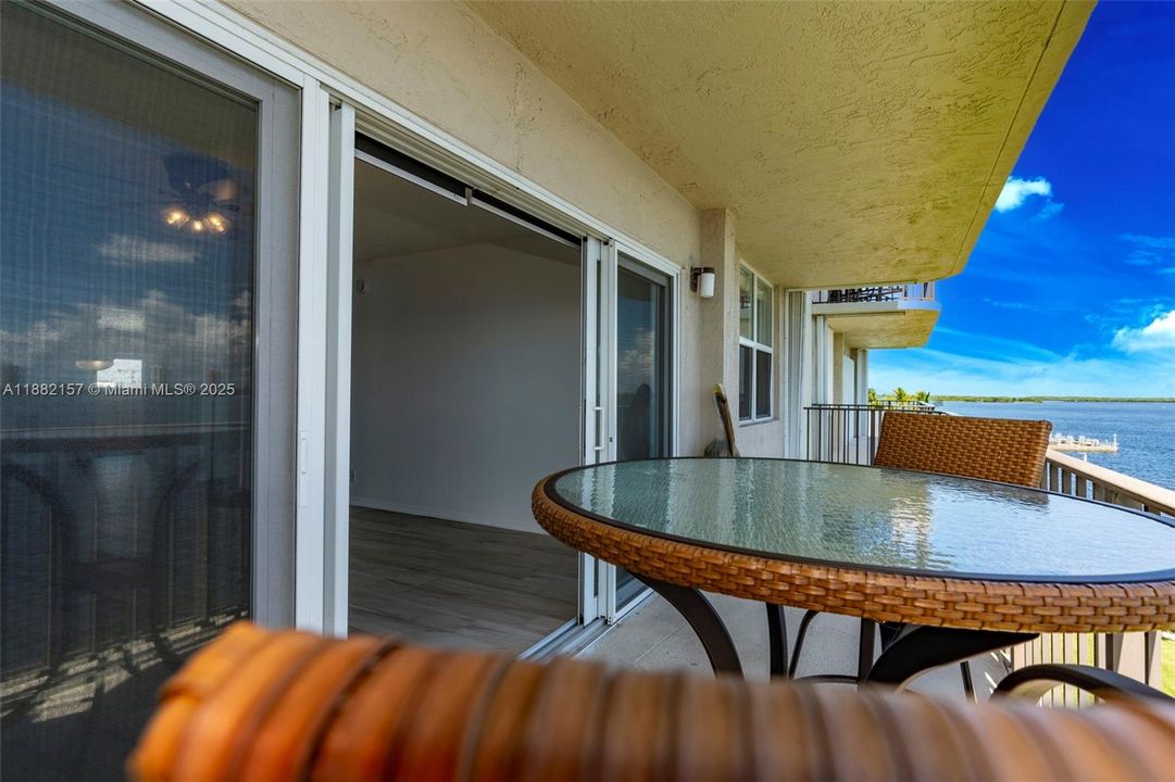 На продажу: $399,900 (2 спален, 2 ванн, 1440 Квадратных фут)