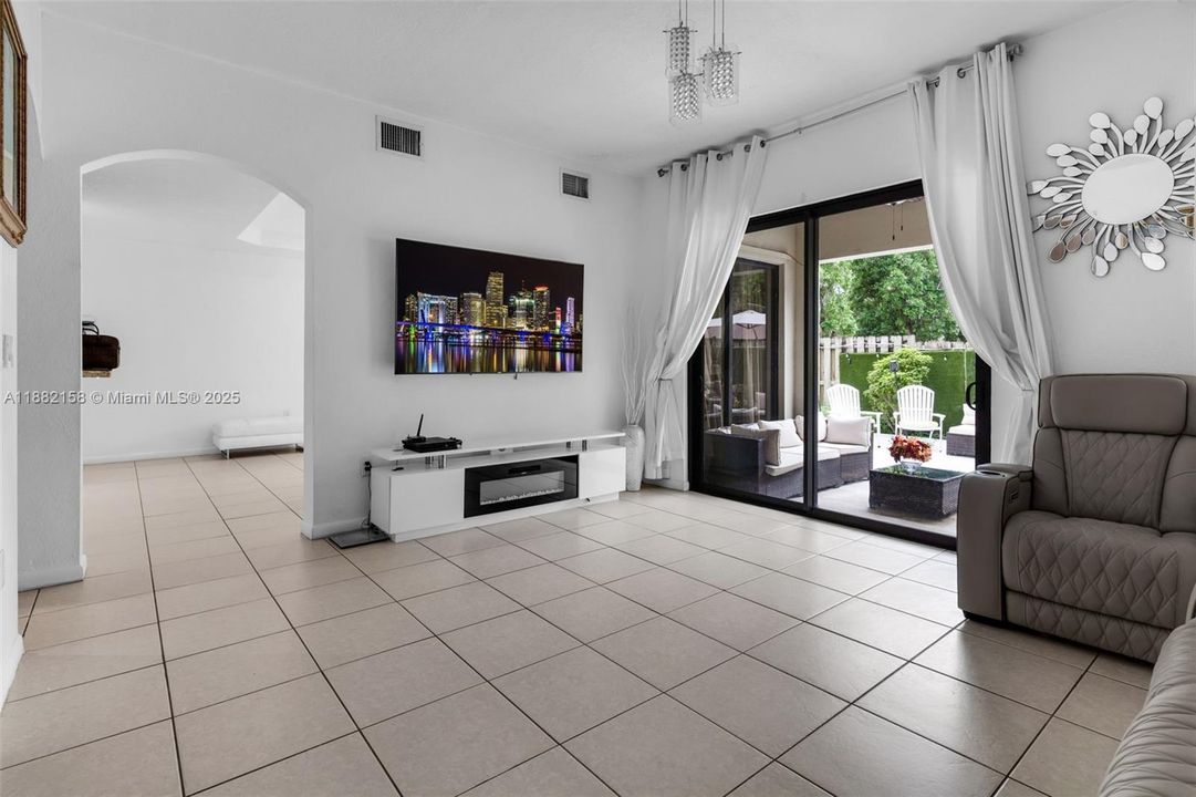 На продажу: $520,000 (4 спален, 2 ванн, 2201 Квадратных фут)