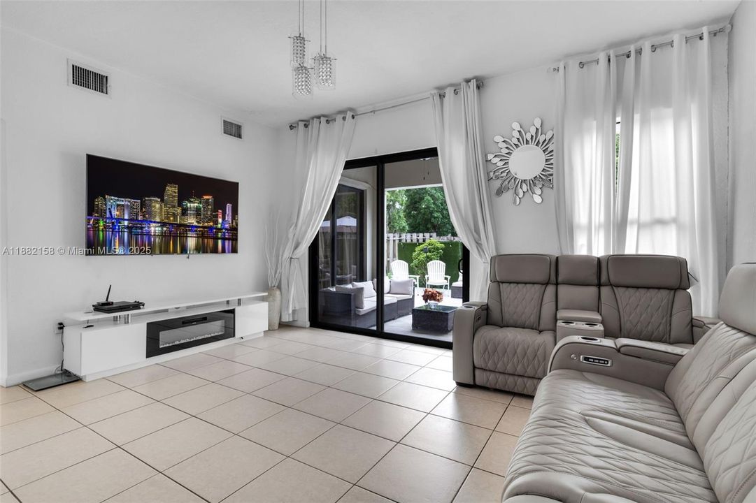 На продажу: $520,000 (4 спален, 2 ванн, 2201 Квадратных фут)