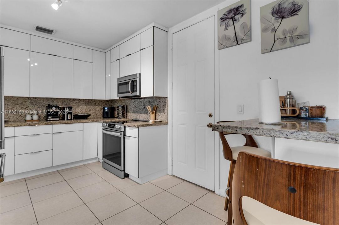 На продажу: $520,000 (4 спален, 2 ванн, 2201 Квадратных фут)