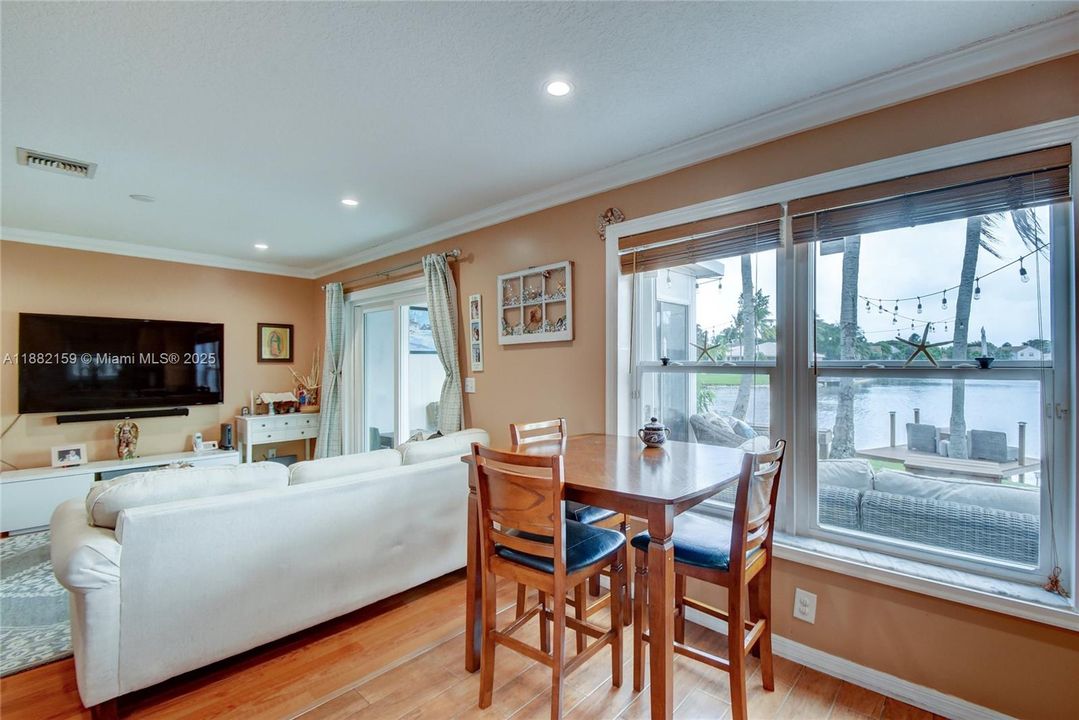 最近租的: $3,500 (3 贝兹, 2 浴室, 1740 平方英尺)