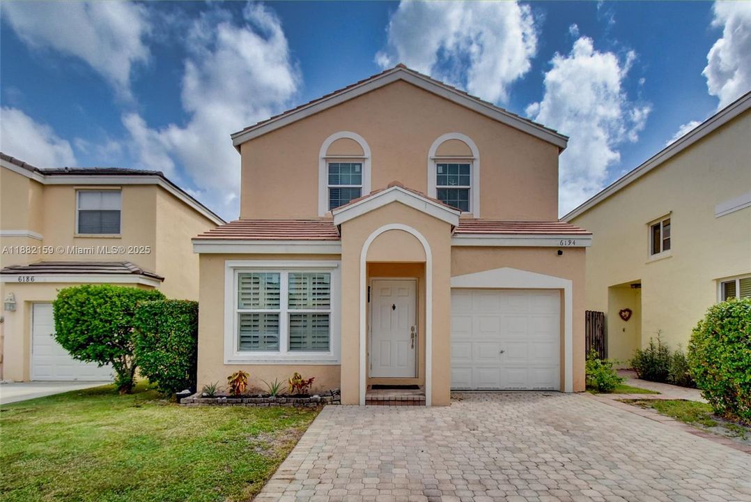 最近租的: $3,500 (3 贝兹, 2 浴室, 1740 平方英尺)