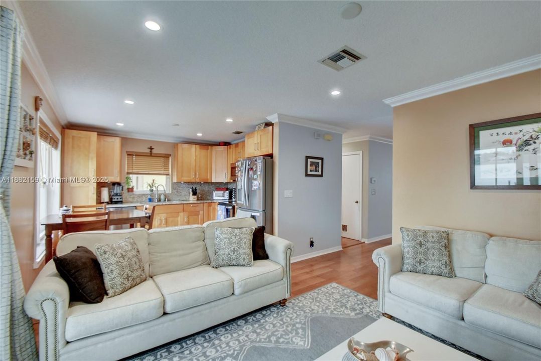 最近租的: $3,500 (3 贝兹, 2 浴室, 1740 平方英尺)