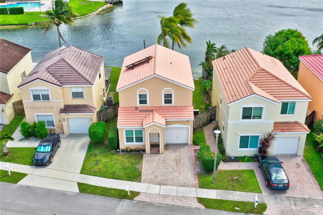 最近租的: $3,500 (3 贝兹, 2 浴室, 1740 平方英尺)