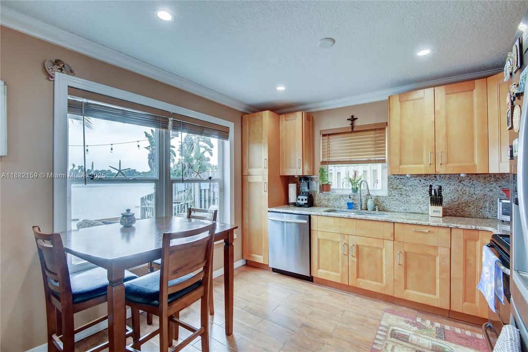 最近租的: $3,500 (3 贝兹, 2 浴室, 1740 平方英尺)