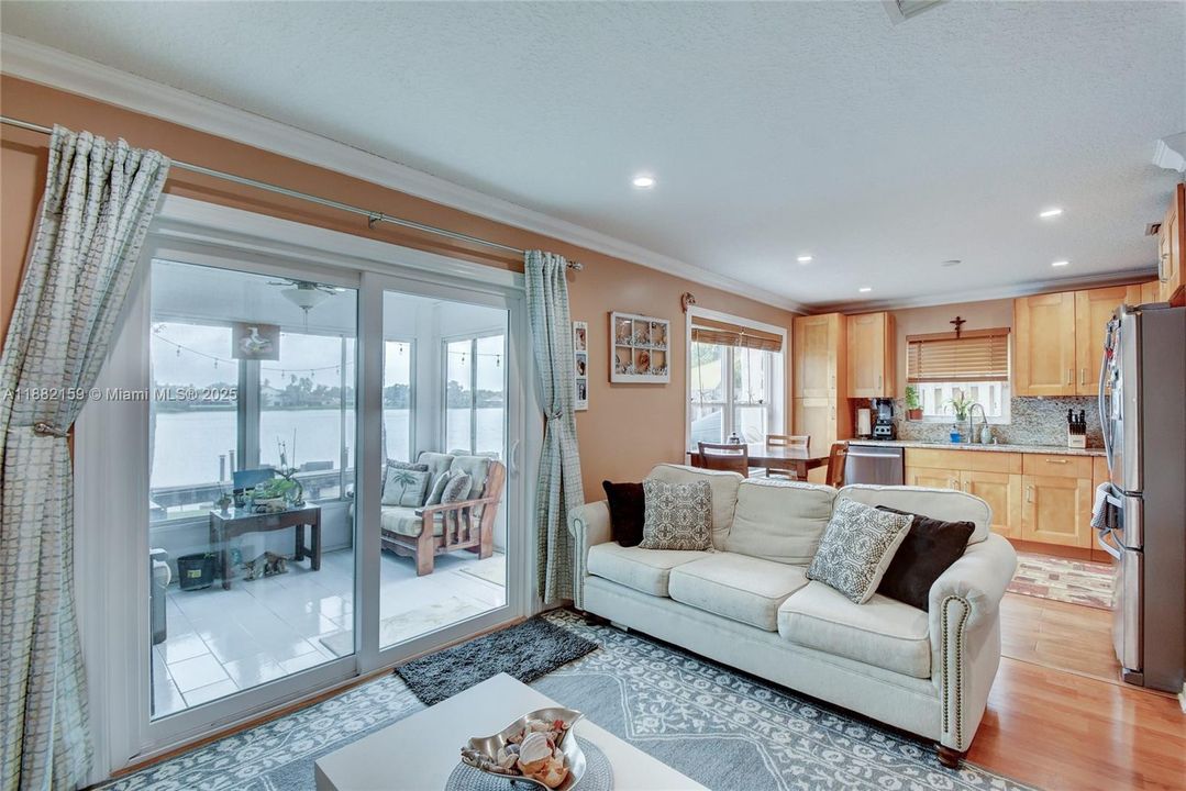 最近租的: $3,500 (3 贝兹, 2 浴室, 1740 平方英尺)