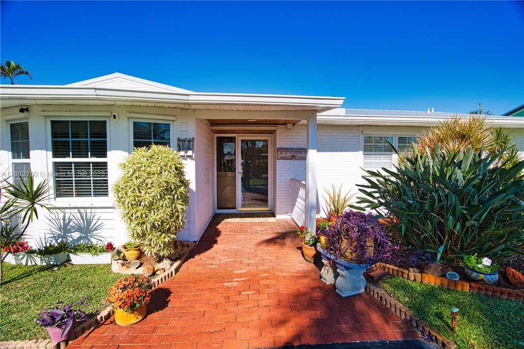 Vendido Recientemente: $1,049,000 (3 camas, 2 baños, 2111 Pies cuadrados)