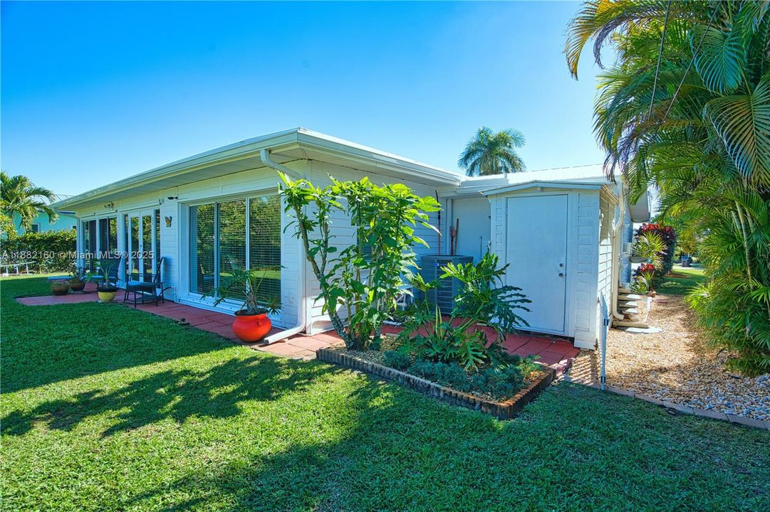 Vendido Recientemente: $1,049,000 (3 camas, 2 baños, 2111 Pies cuadrados)