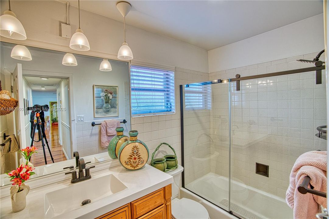 Vendido Recientemente: $1,049,000 (3 camas, 2 baños, 2111 Pies cuadrados)