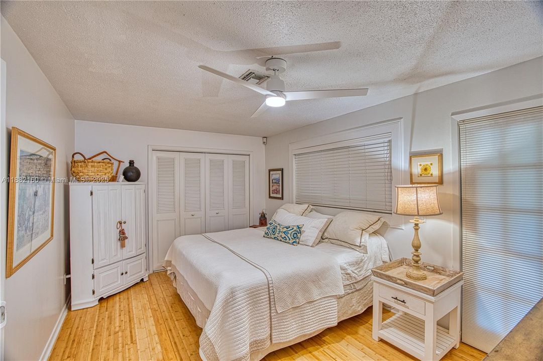 Vendido Recientemente: $1,049,000 (3 camas, 2 baños, 2111 Pies cuadrados)