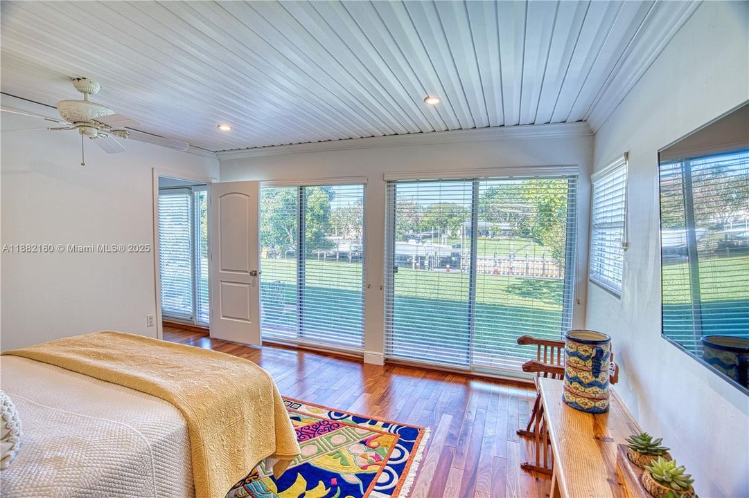 Vendido Recientemente: $1,049,000 (3 camas, 2 baños, 2111 Pies cuadrados)