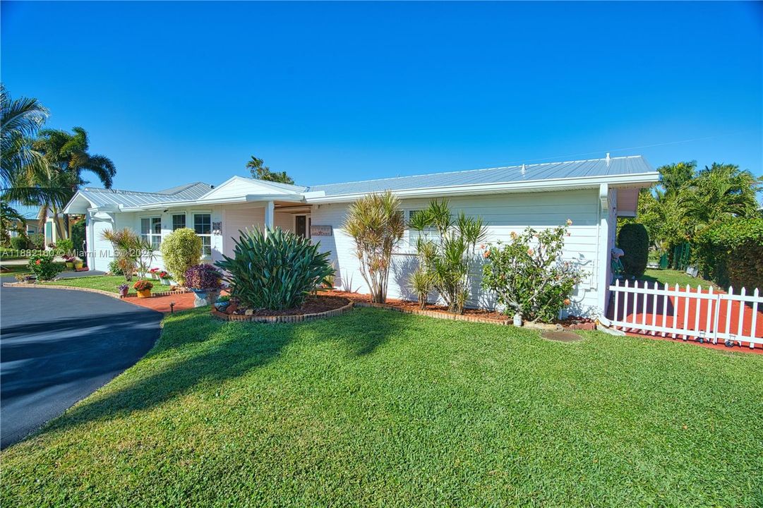 Vendido Recientemente: $1,049,000 (3 camas, 2 baños, 2111 Pies cuadrados)