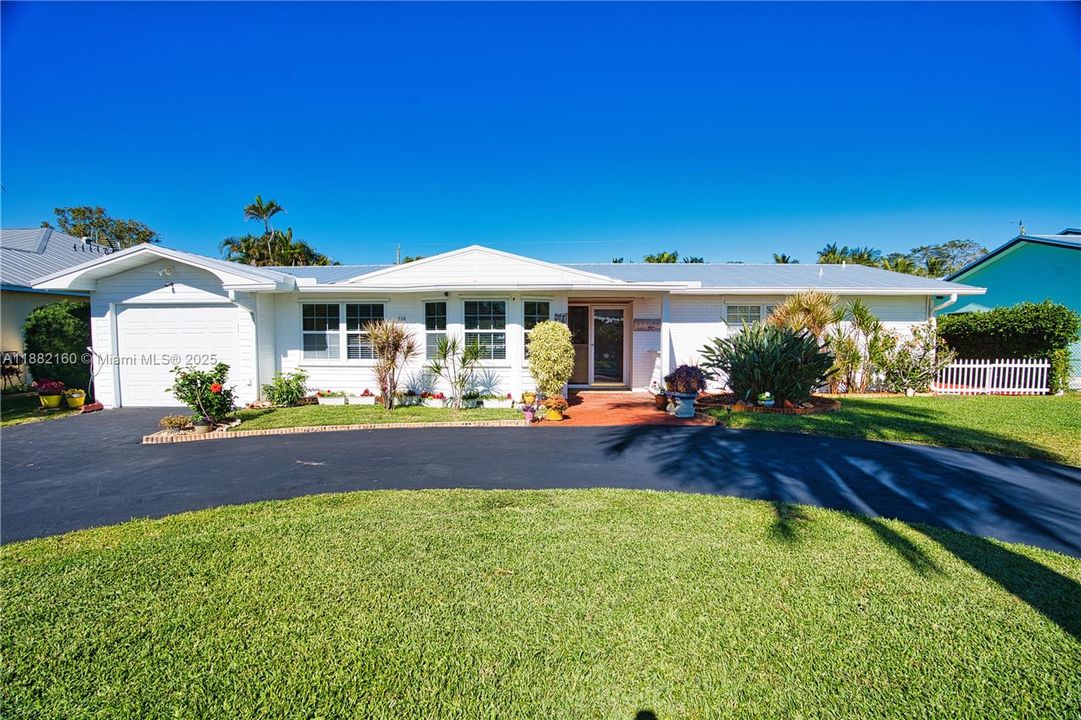 Vendido Recientemente: $1,049,000 (3 camas, 2 baños, 2111 Pies cuadrados)