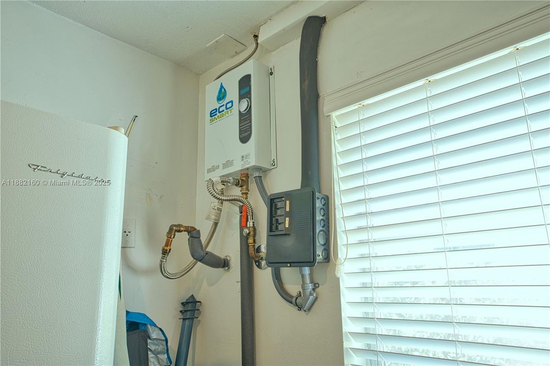 Vendido Recientemente: $1,049,000 (3 camas, 2 baños, 2111 Pies cuadrados)