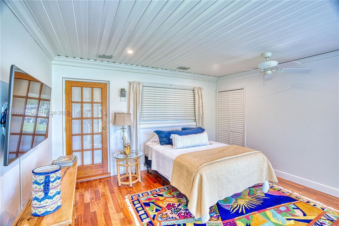 Vendido Recientemente: $1,049,000 (3 camas, 2 baños, 2111 Pies cuadrados)