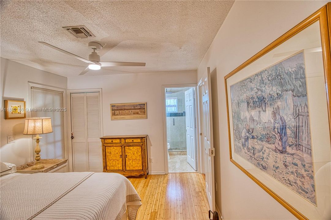 Vendido Recientemente: $1,049,000 (3 camas, 2 baños, 2111 Pies cuadrados)