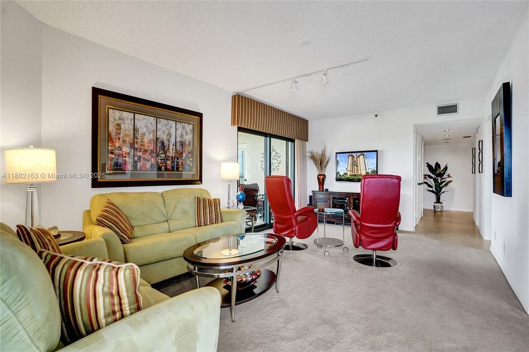 For Sale: $749,900 (2 beds, 2 baths, 1631 Square Feet)