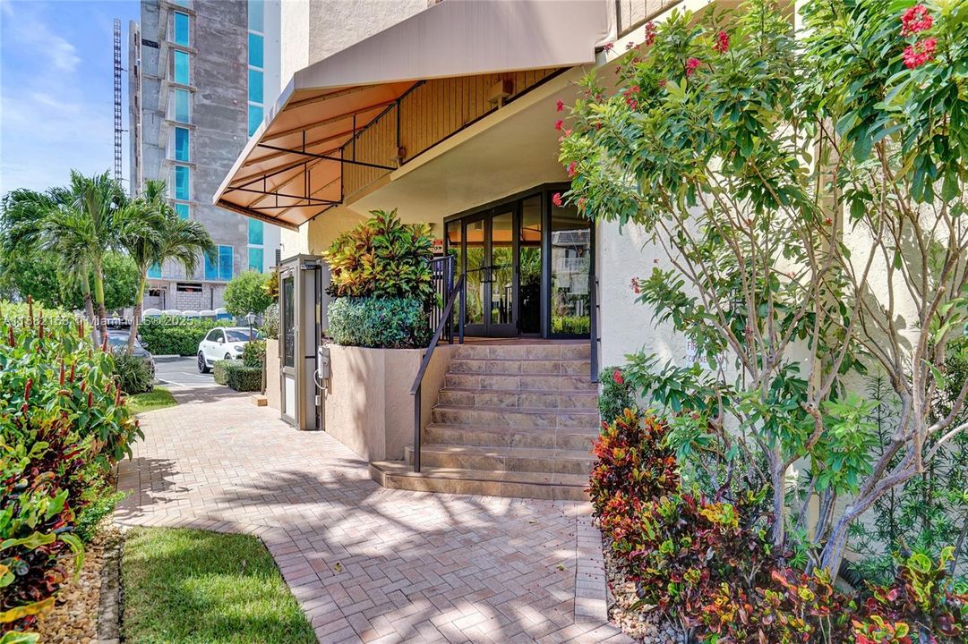 For Sale: $749,900 (2 beds, 2 baths, 1631 Square Feet)