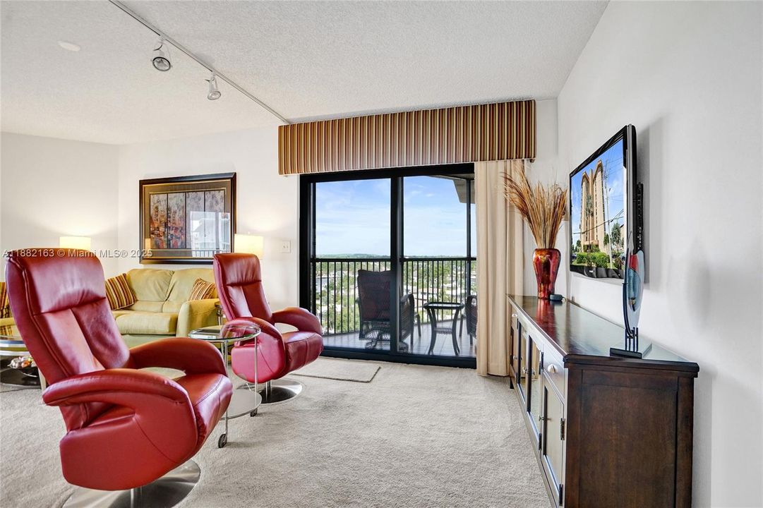 For Sale: $749,900 (2 beds, 2 baths, 1631 Square Feet)