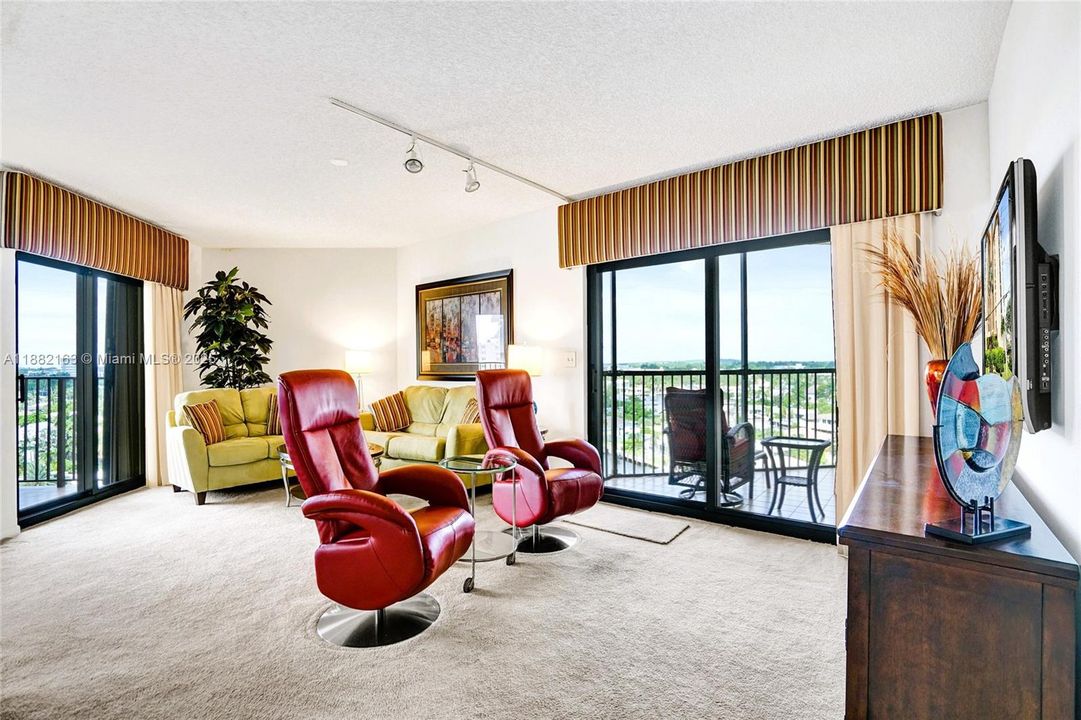 For Sale: $749,900 (2 beds, 2 baths, 1631 Square Feet)