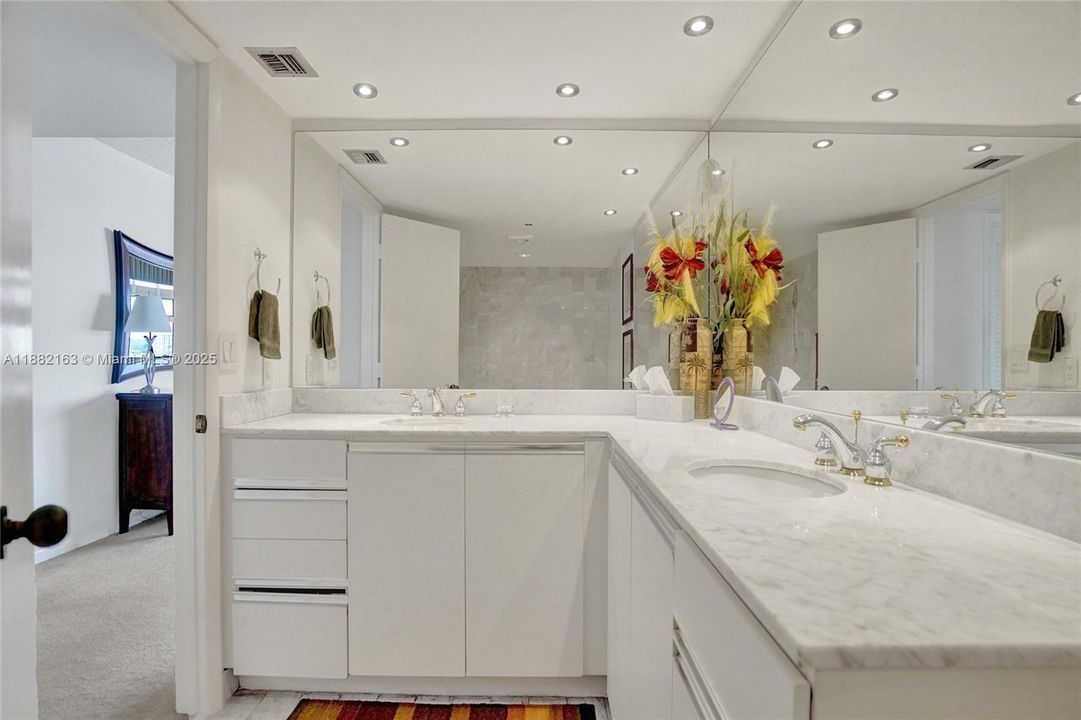 For Sale: $749,900 (2 beds, 2 baths, 1631 Square Feet)