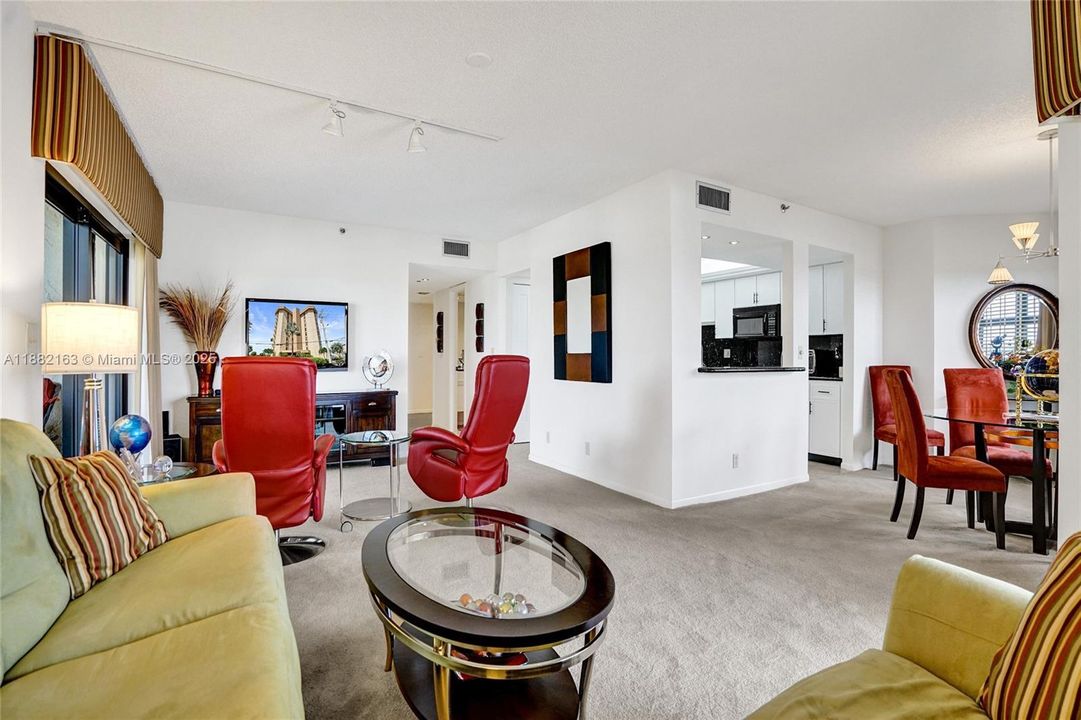 For Sale: $749,900 (2 beds, 2 baths, 1631 Square Feet)