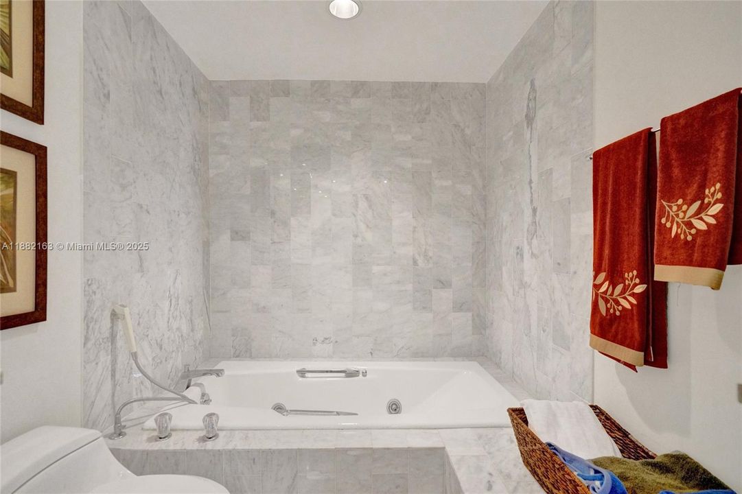 For Sale: $749,900 (2 beds, 2 baths, 1631 Square Feet)