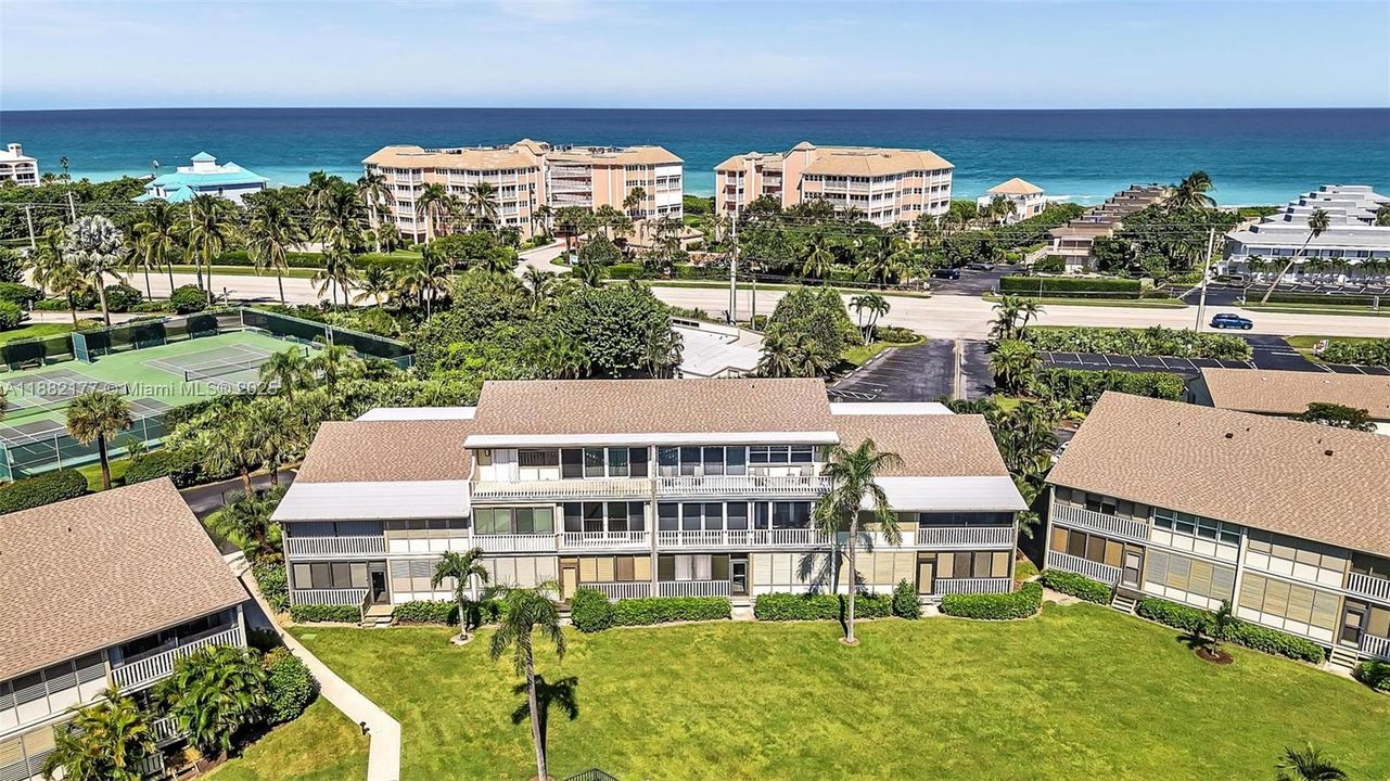 待售: $550,000 (2 贝兹, 2 浴室, 1418 平方英尺)