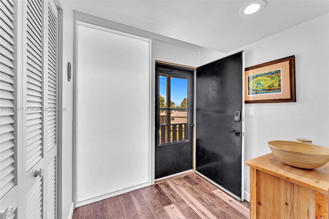 待售: $550,000 (2 贝兹, 2 浴室, 1418 平方英尺)