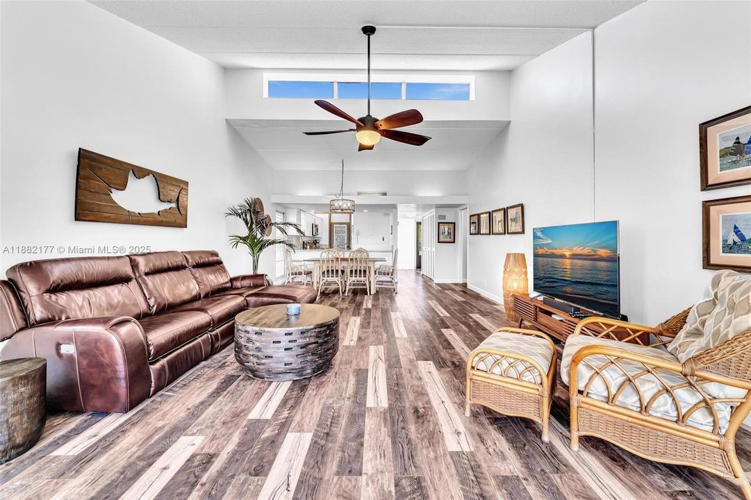 待售: $550,000 (2 贝兹, 2 浴室, 1418 平方英尺)