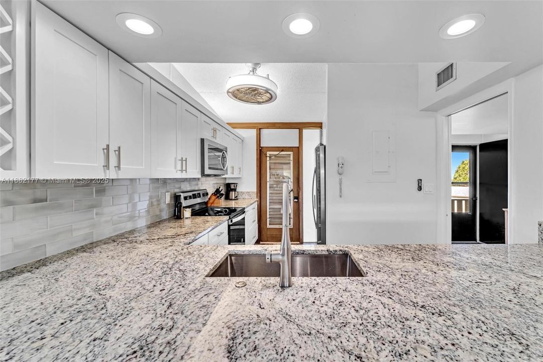 待售: $550,000 (2 贝兹, 2 浴室, 1418 平方英尺)