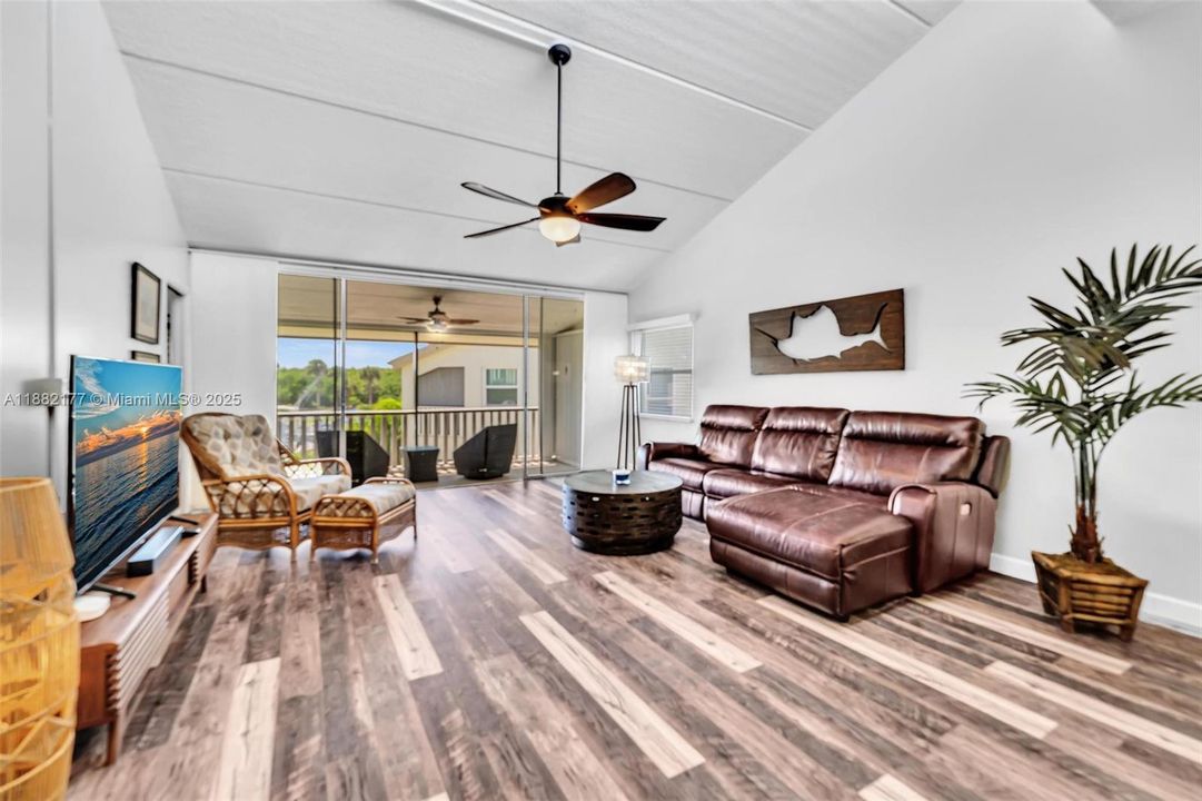 待售: $550,000 (2 贝兹, 2 浴室, 1418 平方英尺)