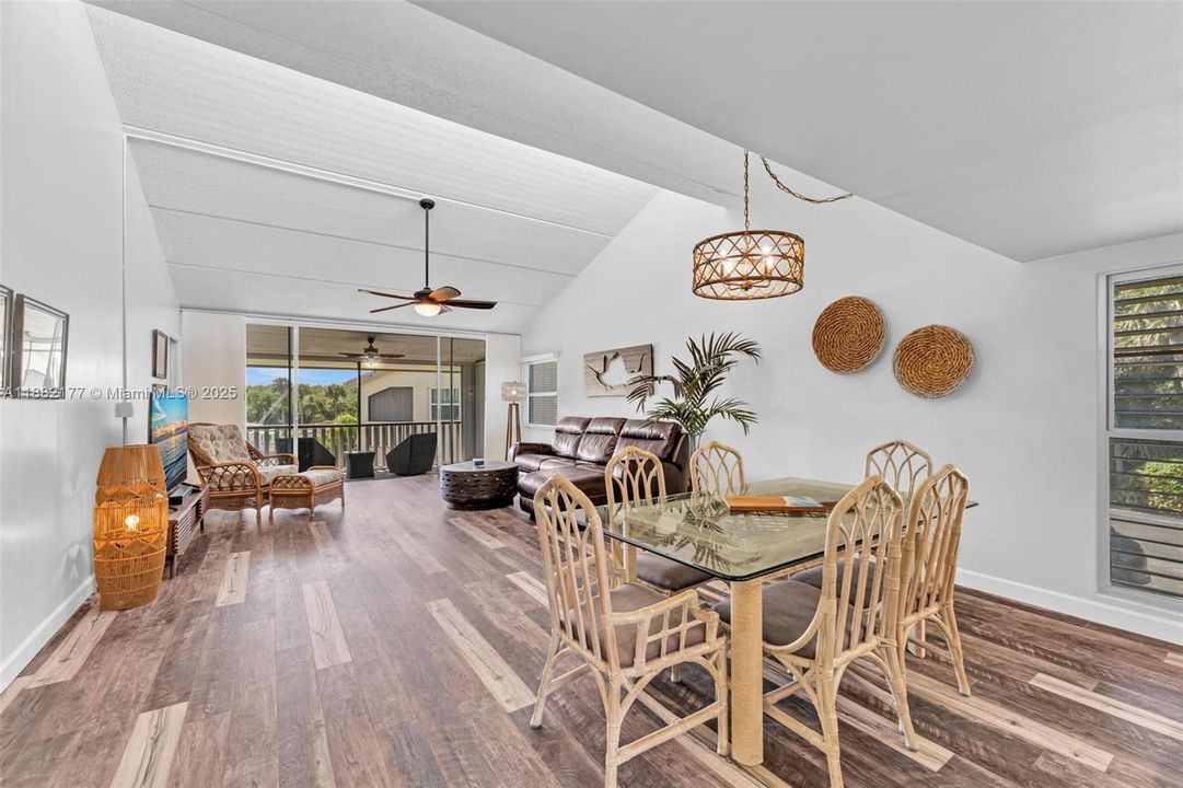 待售: $550,000 (2 贝兹, 2 浴室, 1418 平方英尺)