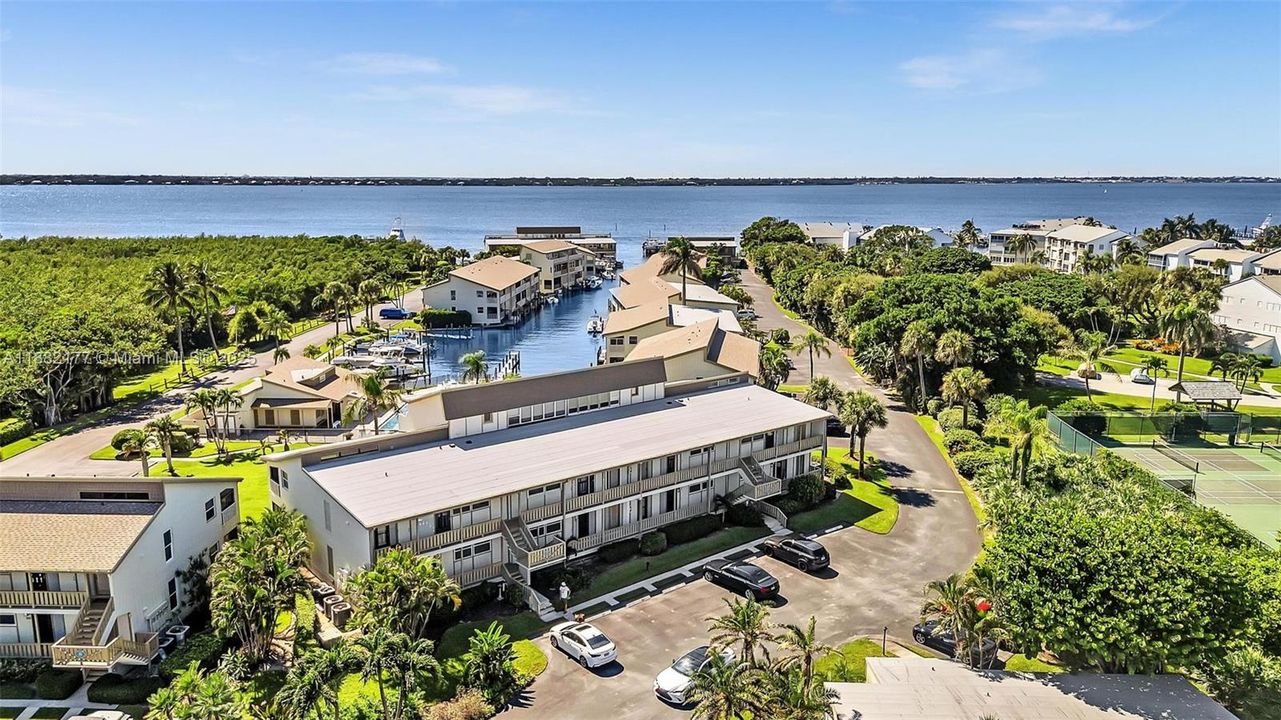 待售: $550,000 (2 贝兹, 2 浴室, 1418 平方英尺)