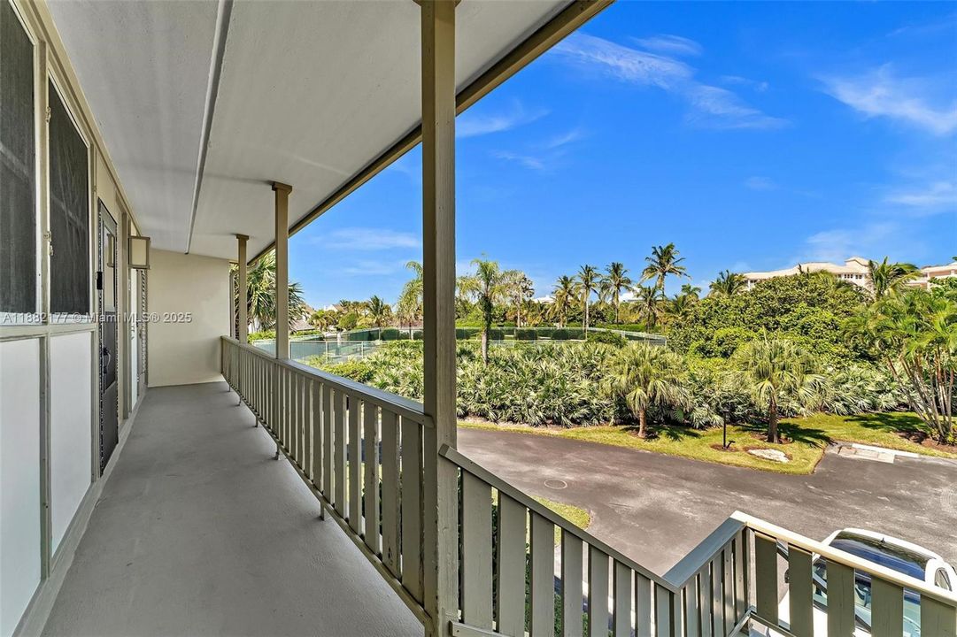 待售: $550,000 (2 贝兹, 2 浴室, 1418 平方英尺)