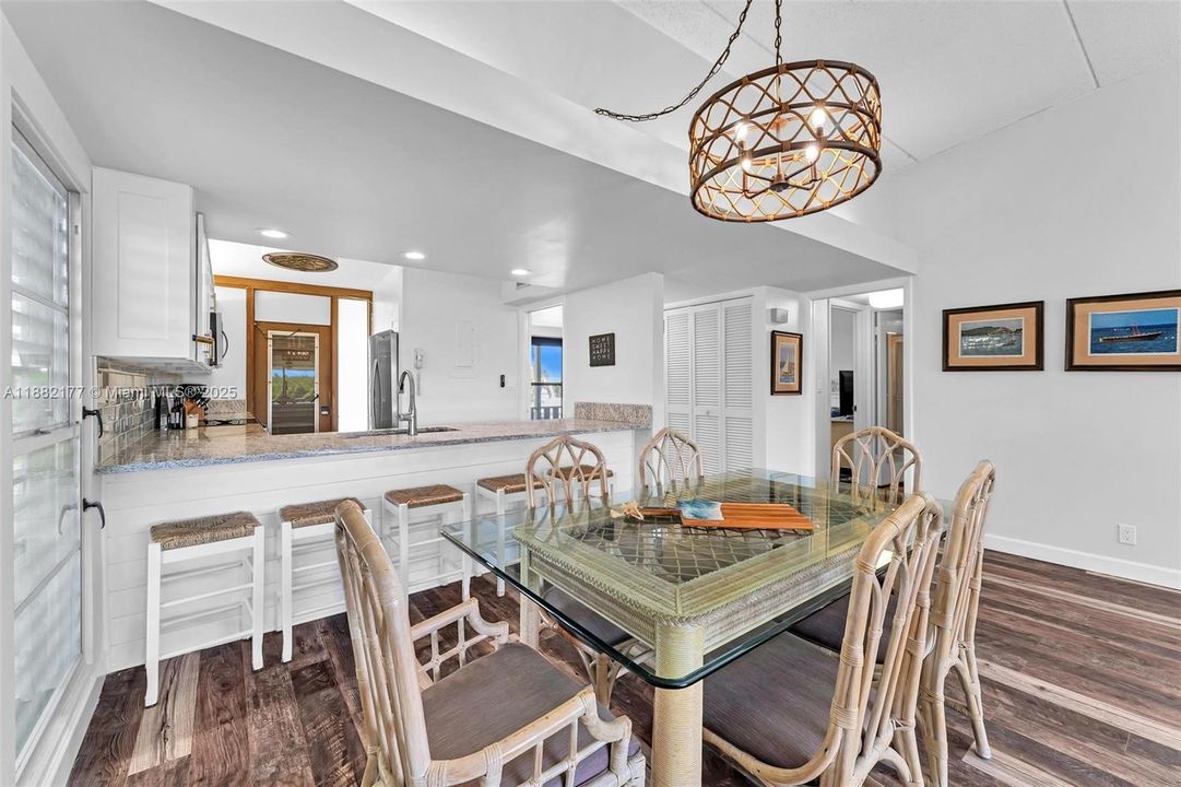 待售: $550,000 (2 贝兹, 2 浴室, 1418 平方英尺)