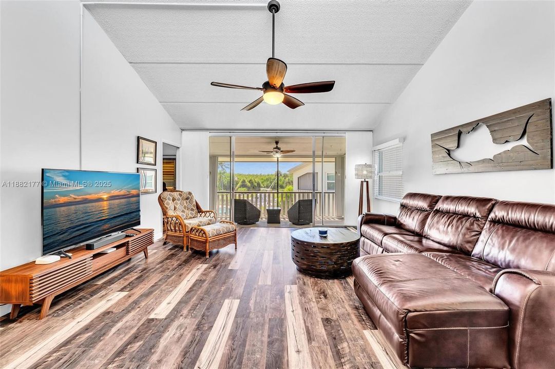 待售: $550,000 (2 贝兹, 2 浴室, 1418 平方英尺)