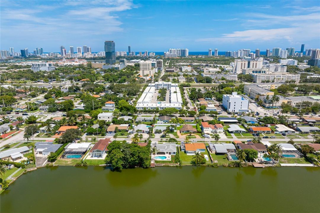 出租: $15,000 (4 贝兹, 3 浴室, 2159 平方英尺)