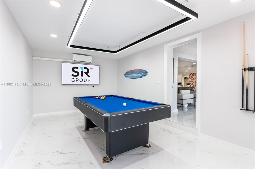 出租: $15,000 (4 贝兹, 3 浴室, 2159 平方英尺)