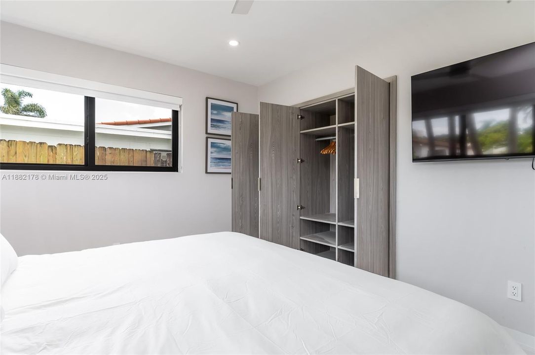 出租: $15,000 (4 贝兹, 3 浴室, 2159 平方英尺)