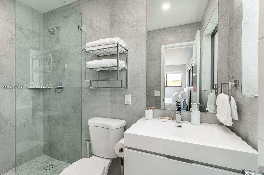 出租: $15,000 (4 贝兹, 3 浴室, 2159 平方英尺)