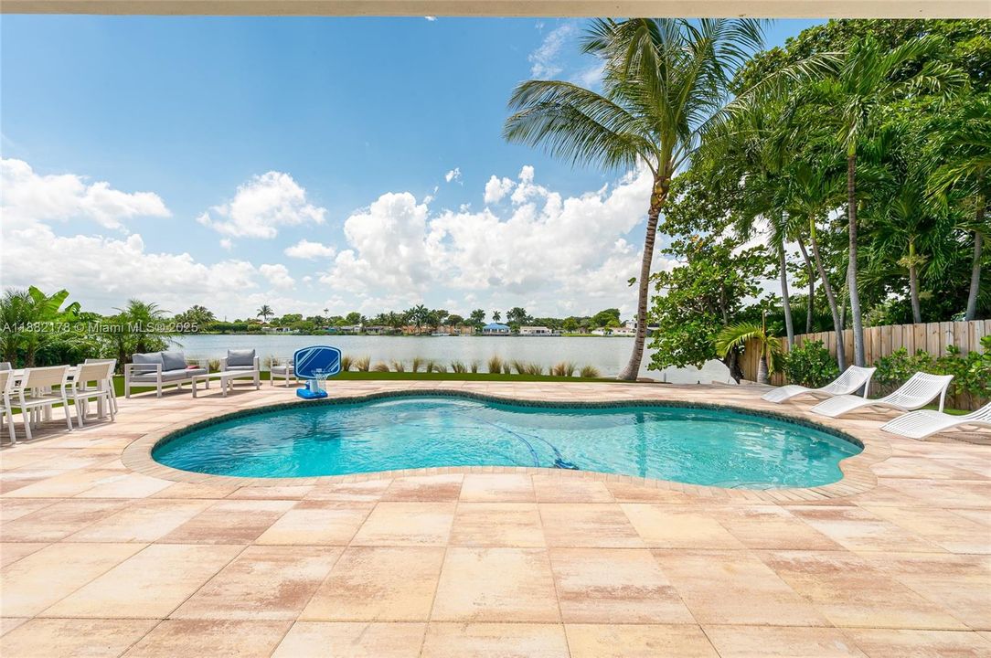 出租: $15,000 (4 贝兹, 3 浴室, 2159 平方英尺)